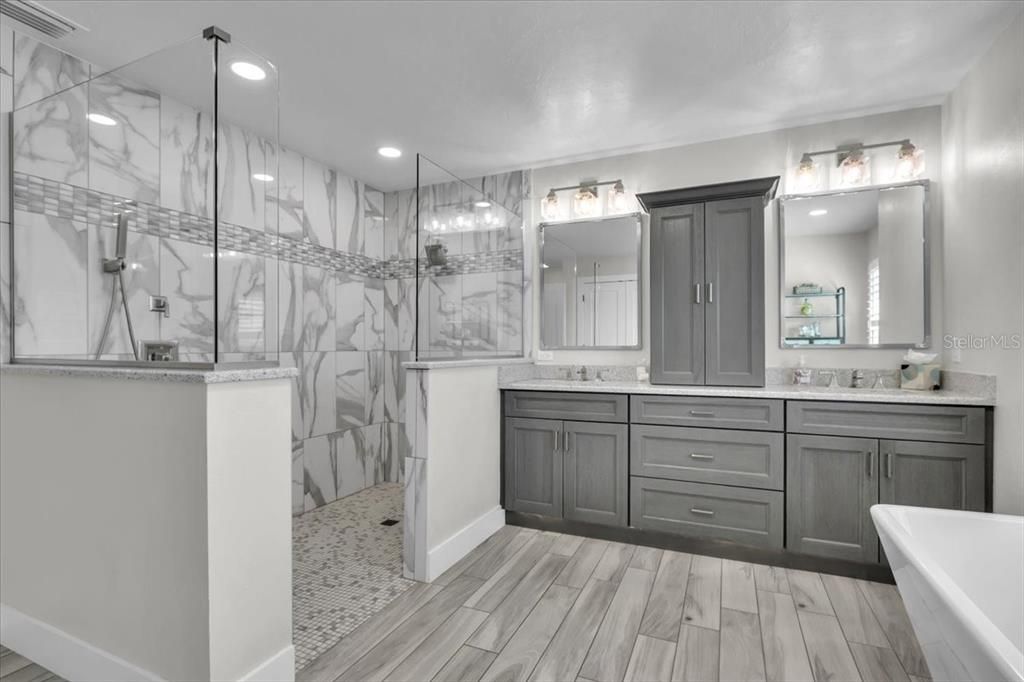 待售: $1,000,000 (3 贝兹, 2 浴室, 2439 平方英尺)