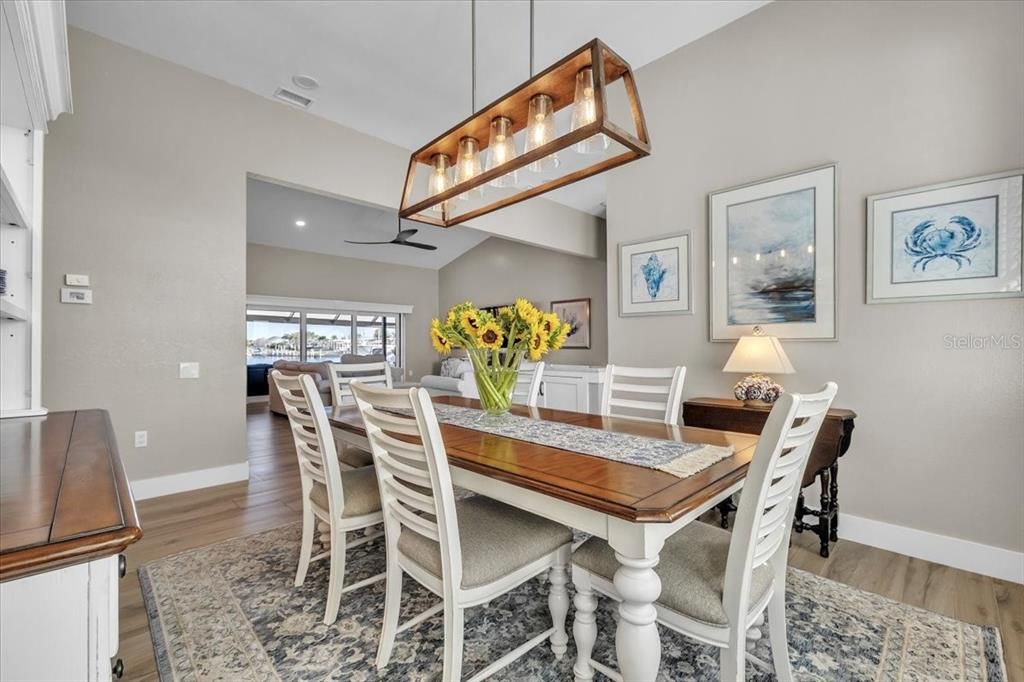 待售: $1,000,000 (3 贝兹, 2 浴室, 2439 平方英尺)