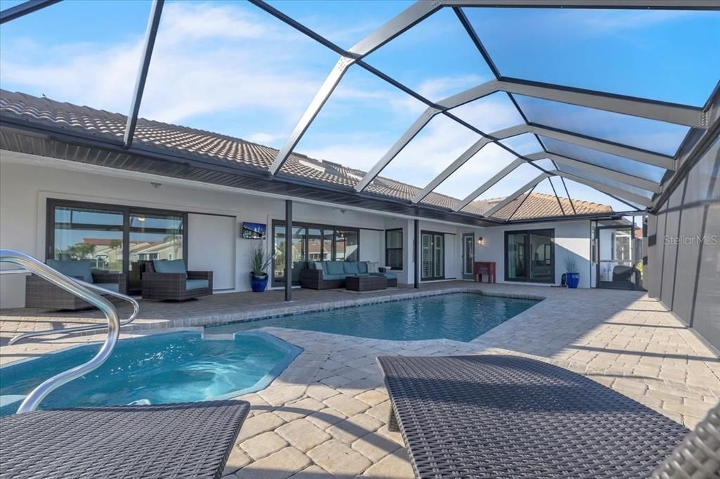 待售: $1,000,000 (3 贝兹, 2 浴室, 2439 平方英尺)