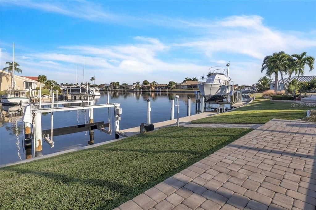 待售: $1,000,000 (3 贝兹, 2 浴室, 2439 平方英尺)