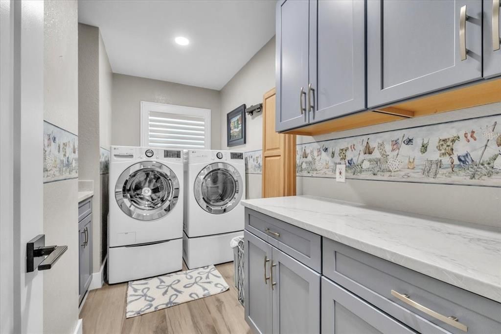 待售: $1,000,000 (3 贝兹, 2 浴室, 2439 平方英尺)