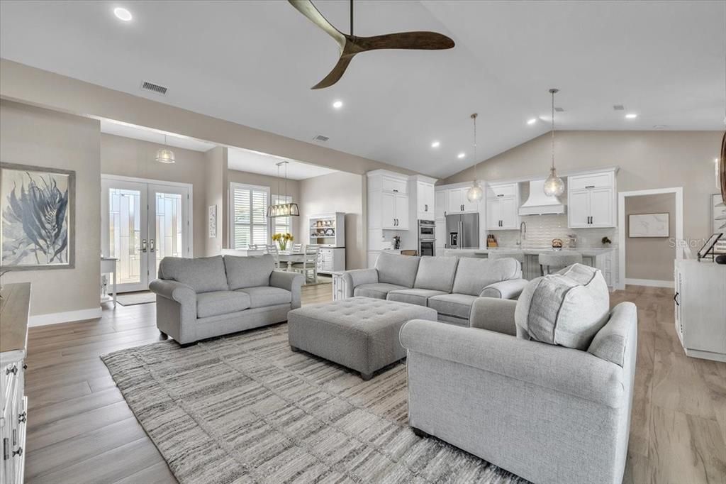 待售: $1,000,000 (3 贝兹, 2 浴室, 2439 平方英尺)