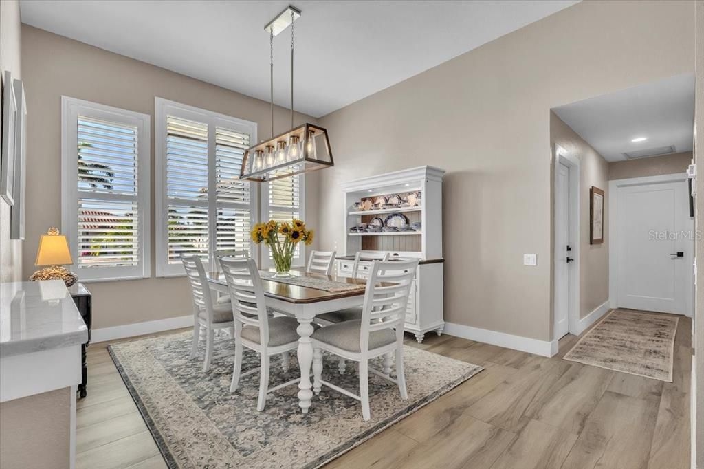 待售: $1,000,000 (3 贝兹, 2 浴室, 2439 平方英尺)