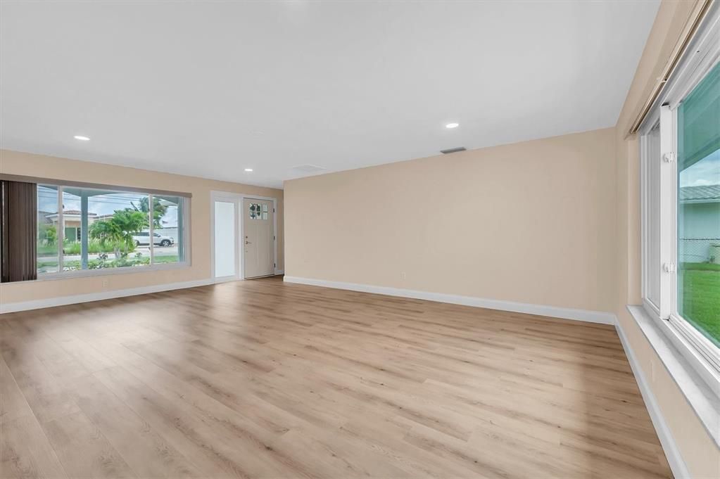 出租: $3,500 (2 贝兹, 2 浴室, 1497 平方英尺)