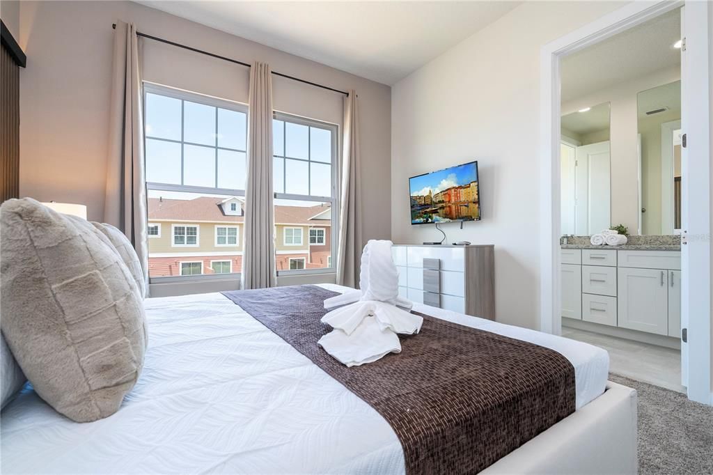 For Sale: $426,000 (3 beds, 3 baths, 1530 Square Feet)