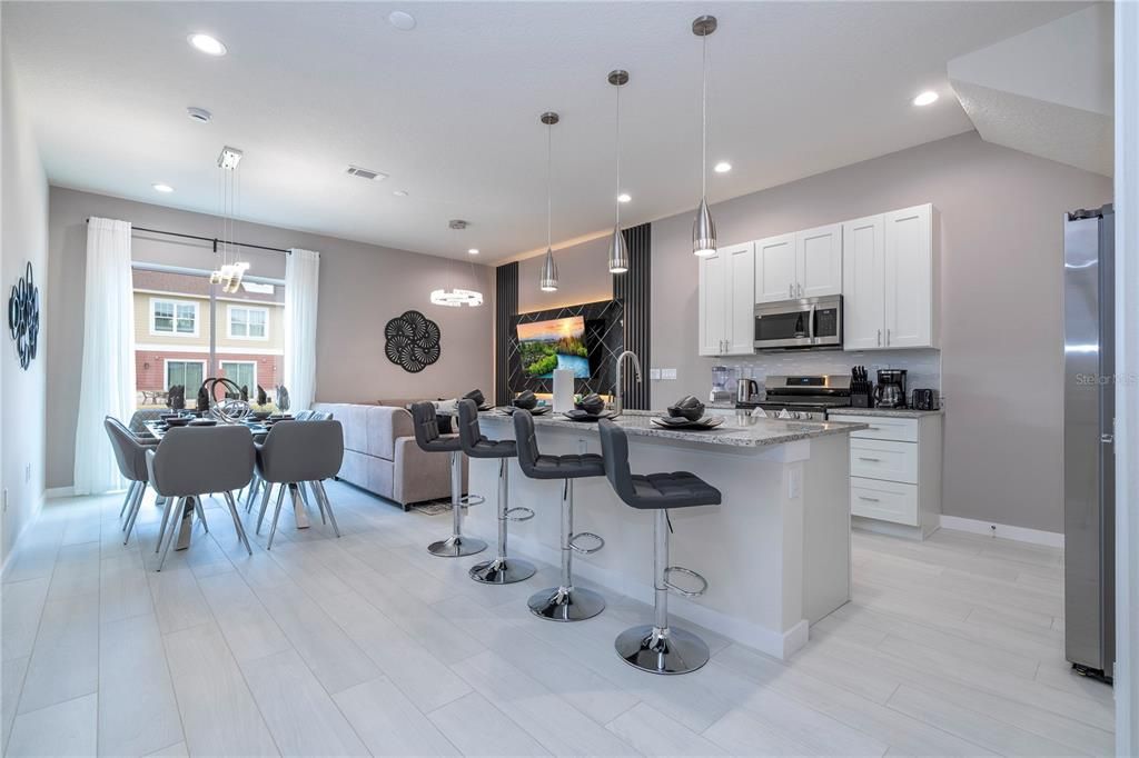 For Sale: $426,000 (3 beds, 3 baths, 1530 Square Feet)