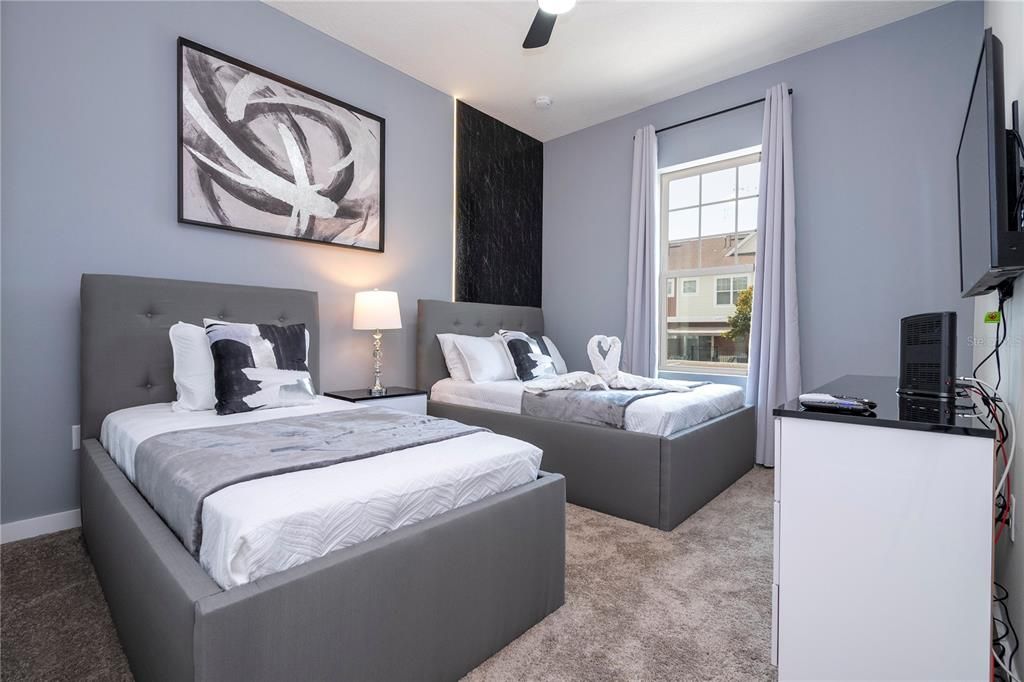 For Sale: $426,000 (3 beds, 3 baths, 1530 Square Feet)