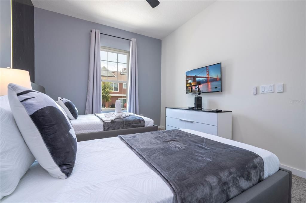 For Sale: $426,000 (3 beds, 3 baths, 1530 Square Feet)