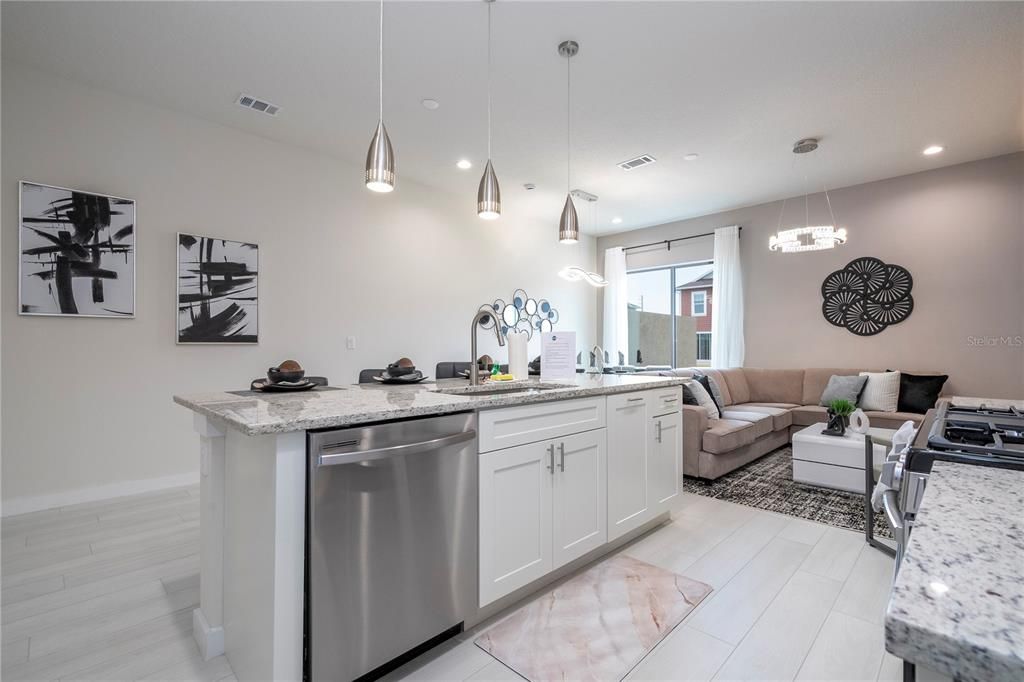 For Sale: $426,000 (3 beds, 3 baths, 1530 Square Feet)