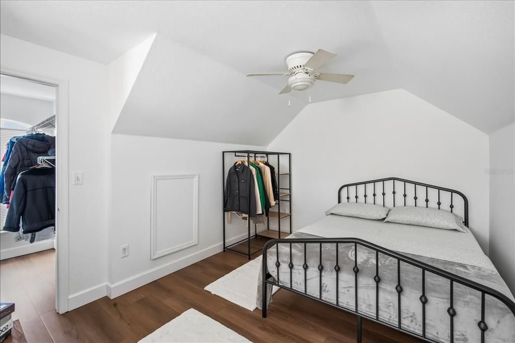 待售: $240,000 (2 贝兹, 1 浴室, 1132 平方英尺)