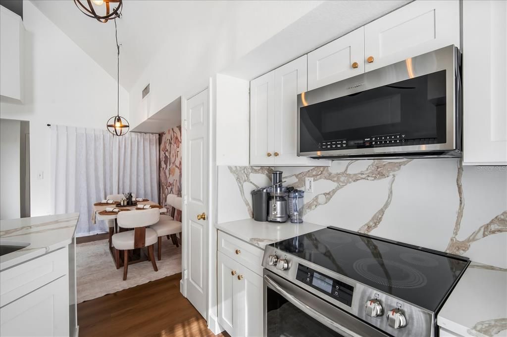 待售: $240,000 (2 贝兹, 1 浴室, 1132 平方英尺)