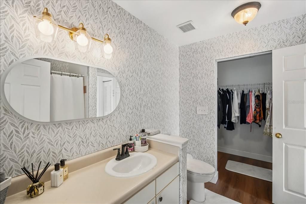 待售: $240,000 (2 贝兹, 1 浴室, 1132 平方英尺)