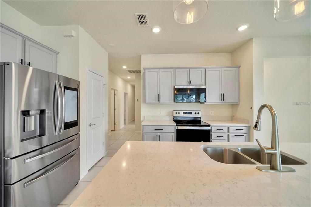 На продажу: $370,000 (4 спален, 2 ванн, 1580 Квадратных фут)