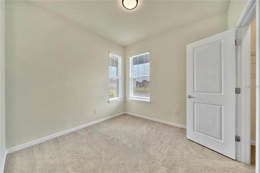 На продажу: $370,000 (4 спален, 2 ванн, 1580 Квадратных фут)