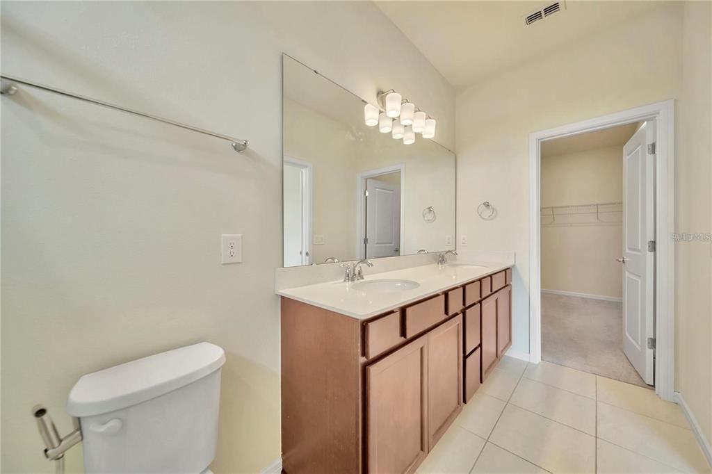 На продажу: $370,000 (4 спален, 2 ванн, 1580 Квадратных фут)