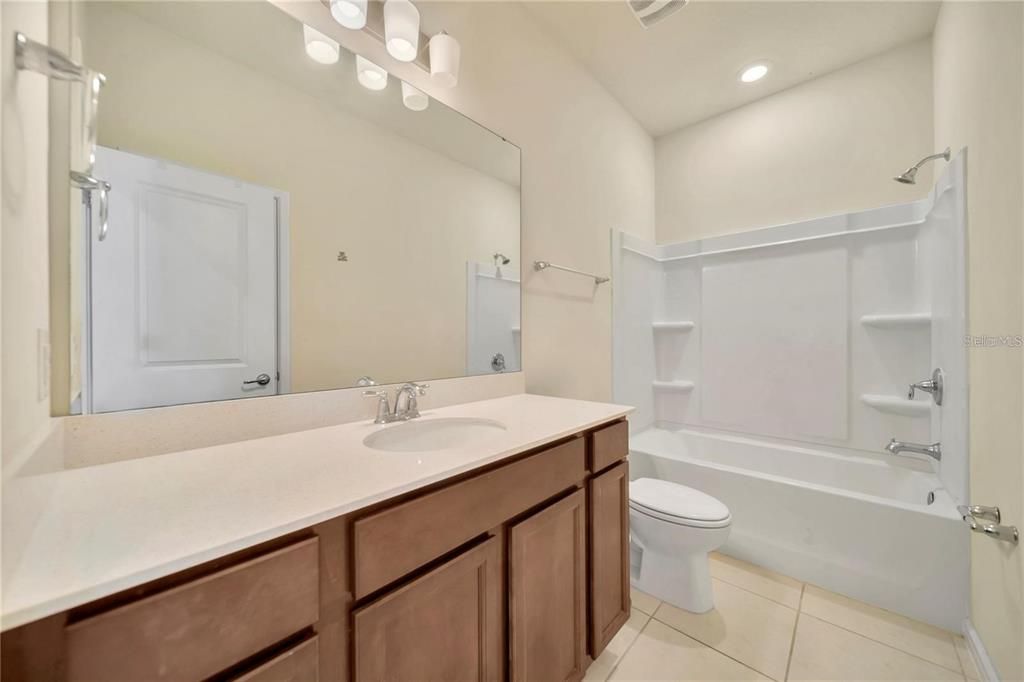 На продажу: $370,000 (4 спален, 2 ванн, 1580 Квадратных фут)