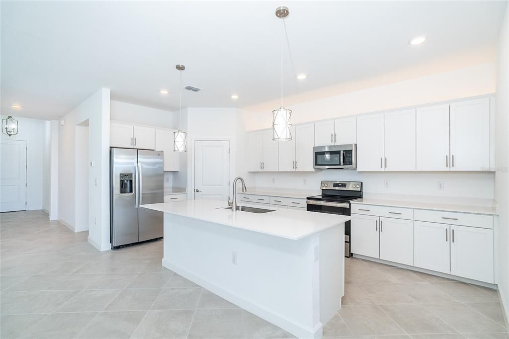 En Venta: $350,000 (4 camas, 3 baños, 1985 Pies cuadrados)