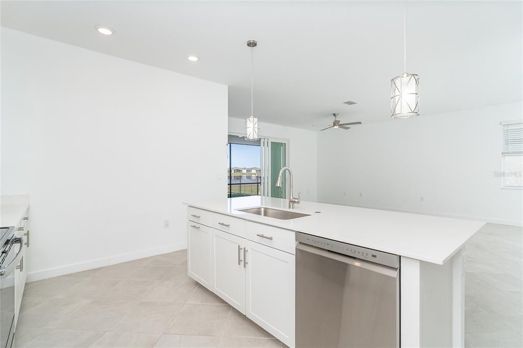 En Venta: $350,000 (4 camas, 3 baños, 1985 Pies cuadrados)