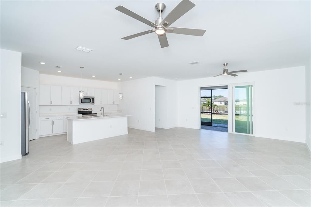 En Venta: $350,000 (4 camas, 3 baños, 1985 Pies cuadrados)