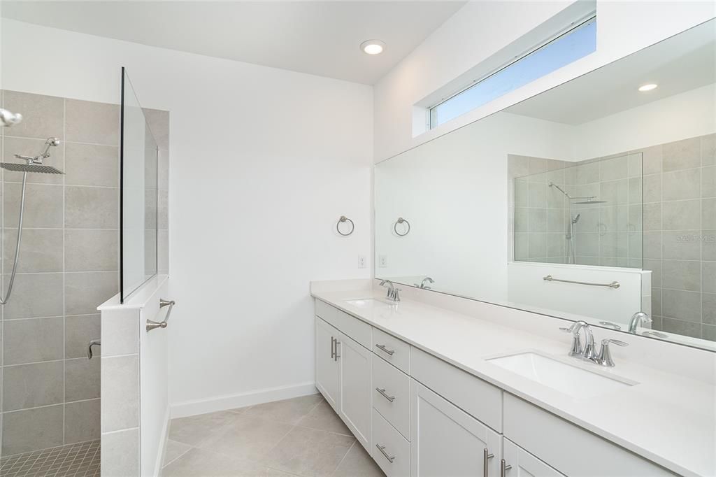 En Venta: $350,000 (4 camas, 3 baños, 1985 Pies cuadrados)