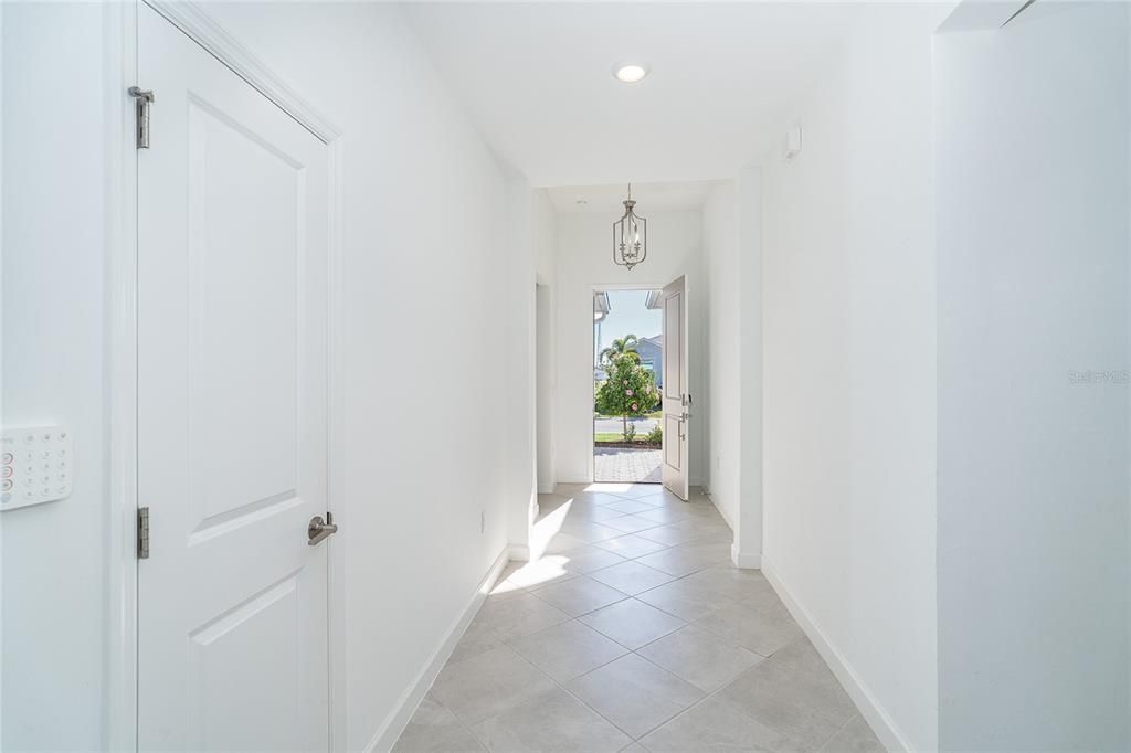 En Venta: $350,000 (4 camas, 3 baños, 1985 Pies cuadrados)