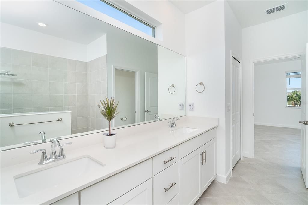 En Venta: $350,000 (4 camas, 3 baños, 1985 Pies cuadrados)