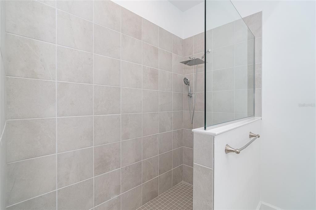 En Venta: $350,000 (4 camas, 3 baños, 1985 Pies cuadrados)