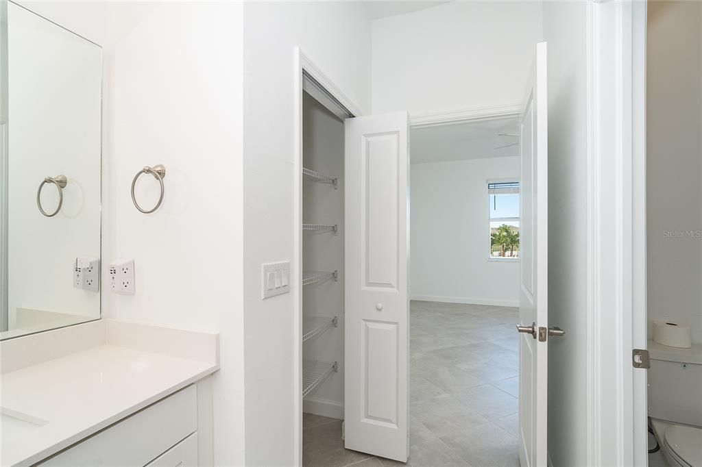 En Venta: $350,000 (4 camas, 3 baños, 1985 Pies cuadrados)