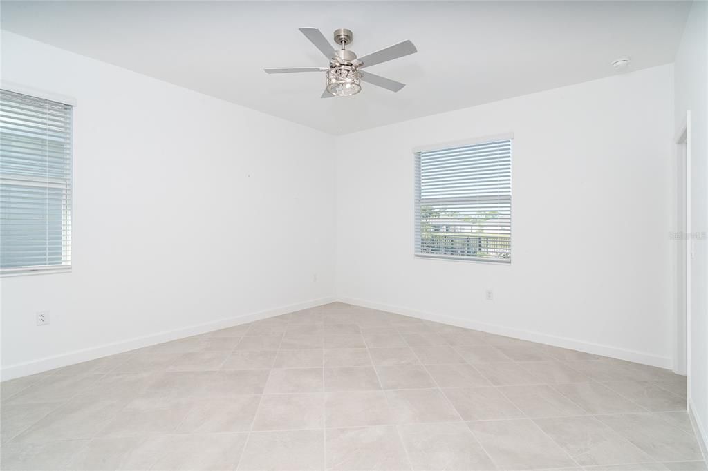 En Venta: $350,000 (4 camas, 3 baños, 1985 Pies cuadrados)