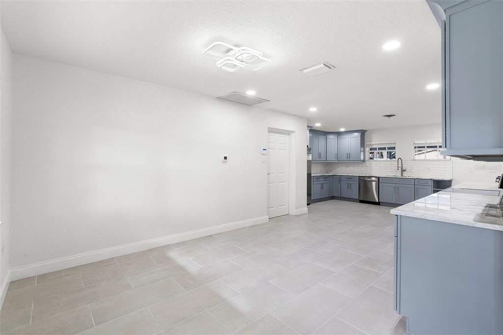 For Rent: $5,850 (4 beds, 3 baths, 2603 Square Feet)