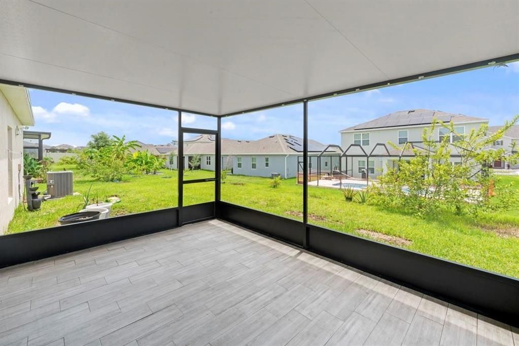 For Rent: $2,400 (4 beds, 2 baths, 1976 Square Feet)