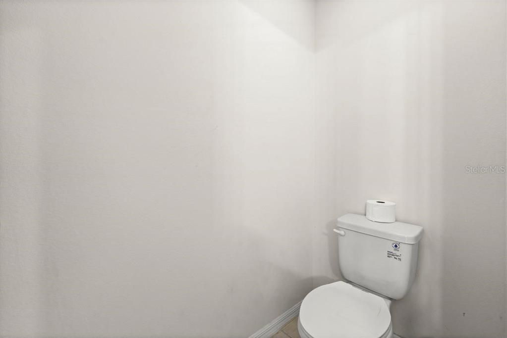 For Rent: $2,400 (4 beds, 2 baths, 1976 Square Feet)