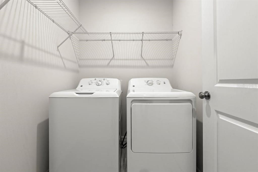 For Rent: $2,400 (4 beds, 2 baths, 1976 Square Feet)