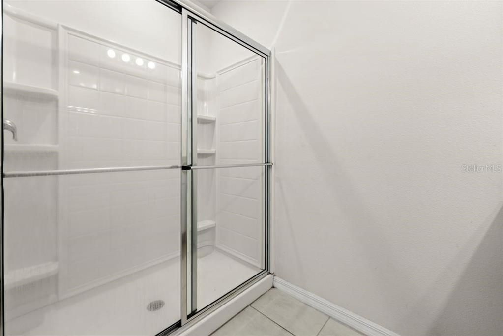 For Rent: $2,400 (4 beds, 2 baths, 1976 Square Feet)