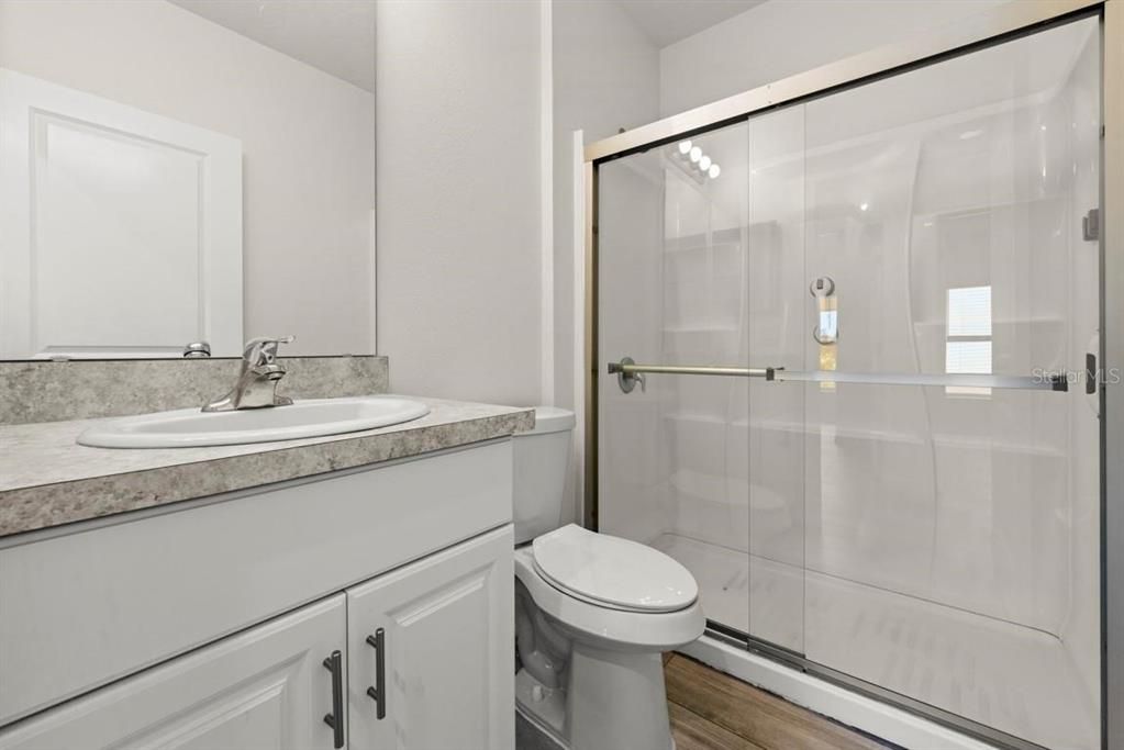 For Rent: $2,400 (4 beds, 2 baths, 1976 Square Feet)