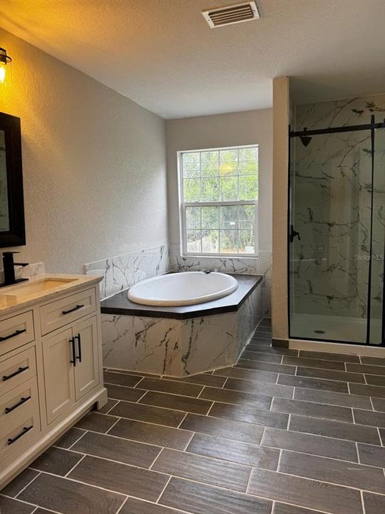 待售: $195,000 (3 贝兹, 2 浴室, 1820 平方英尺)