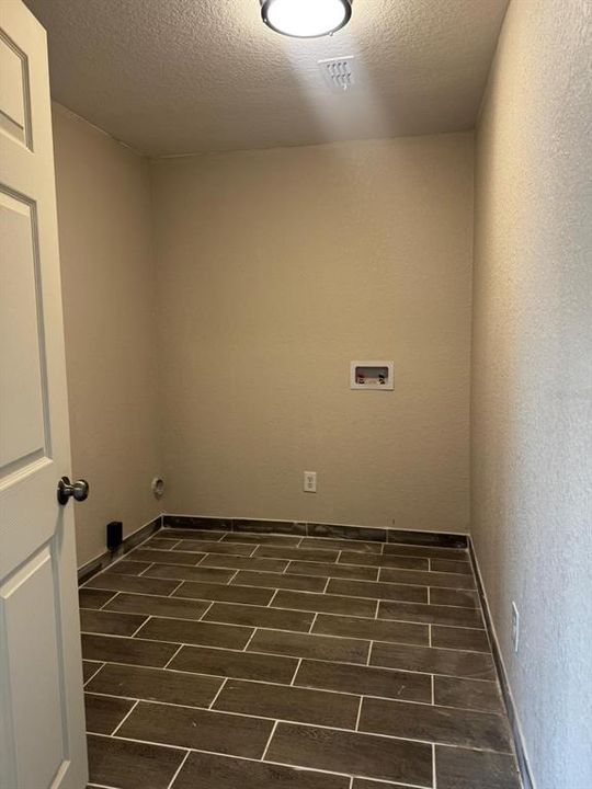 待售: $195,000 (3 贝兹, 2 浴室, 1820 平方英尺)