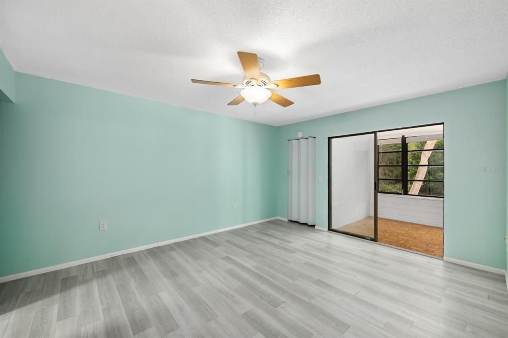 For Sale: $200,000 (2 beds, 2 baths, 940 Square Feet)