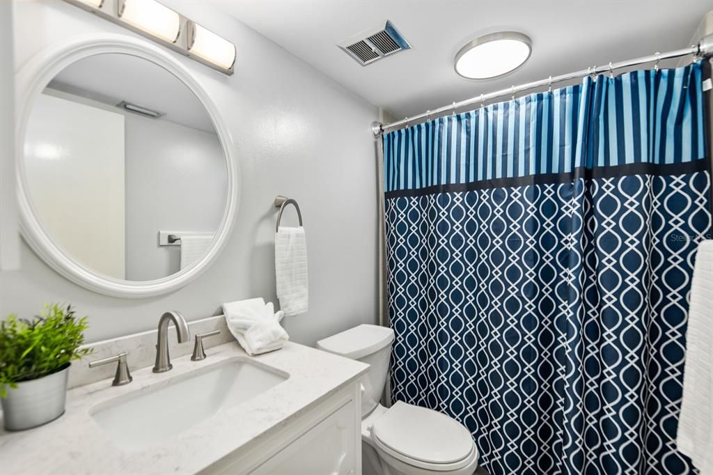 For Sale: $200,000 (2 beds, 2 baths, 940 Square Feet)