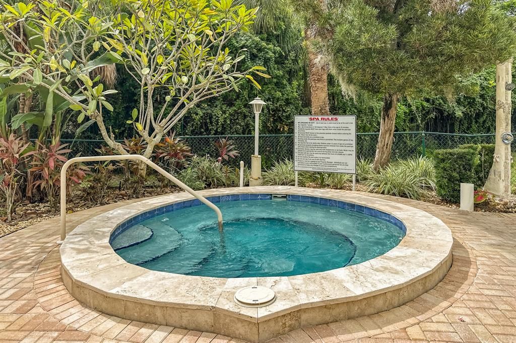 For Sale: $200,000 (2 beds, 2 baths, 940 Square Feet)