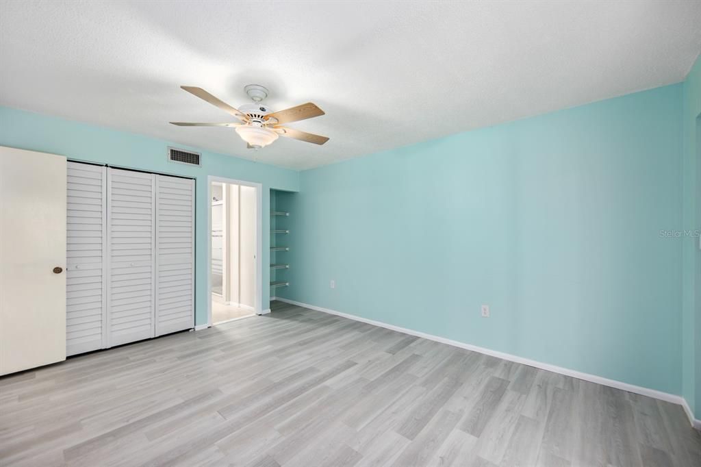 For Sale: $200,000 (2 beds, 2 baths, 940 Square Feet)