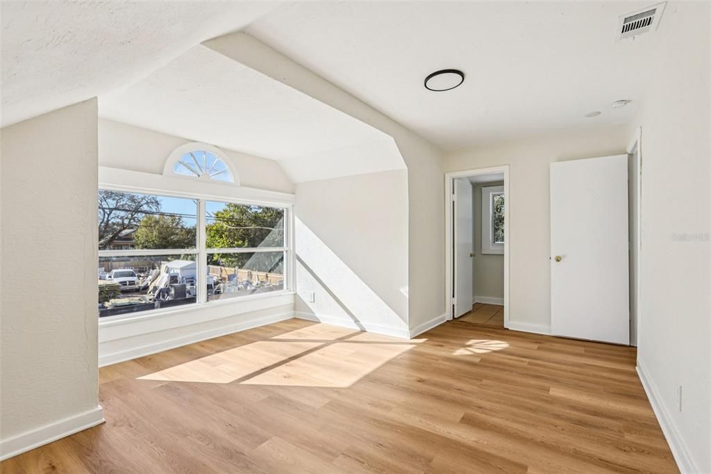 En Venta: $530,000 (4 camas, 3 baños, 1543 Pies cuadrados)