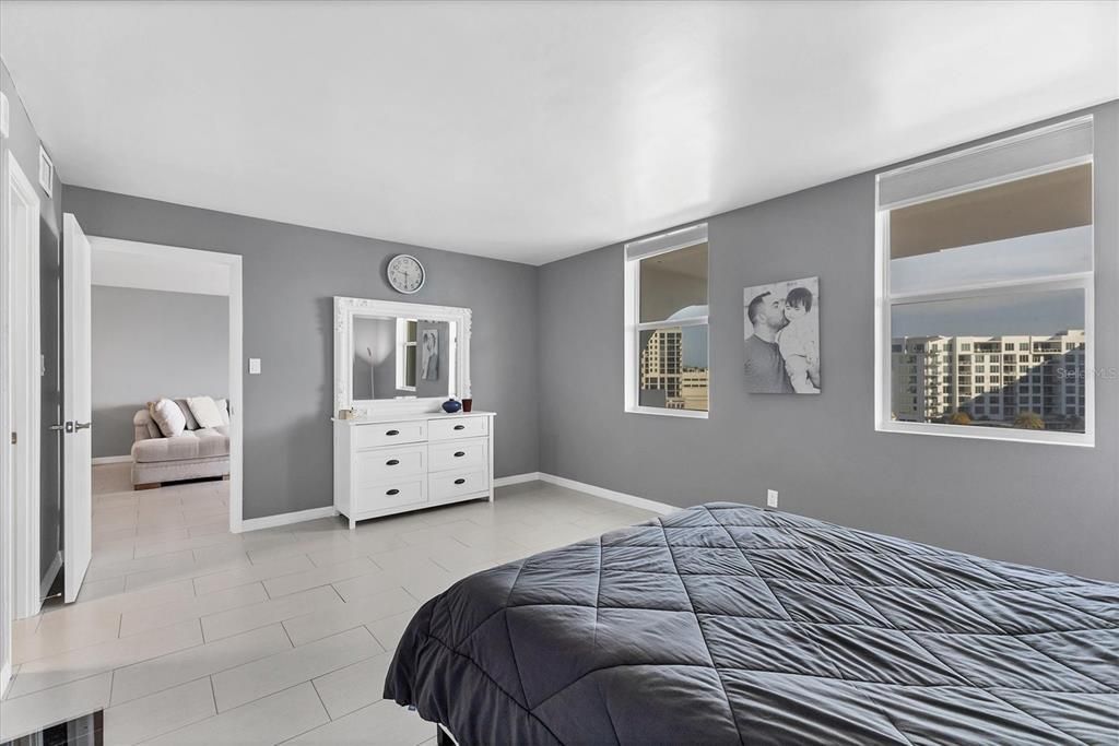 На продажу: $599,000 (2 спален, 2 ванн, 1200 Квадратных фут)