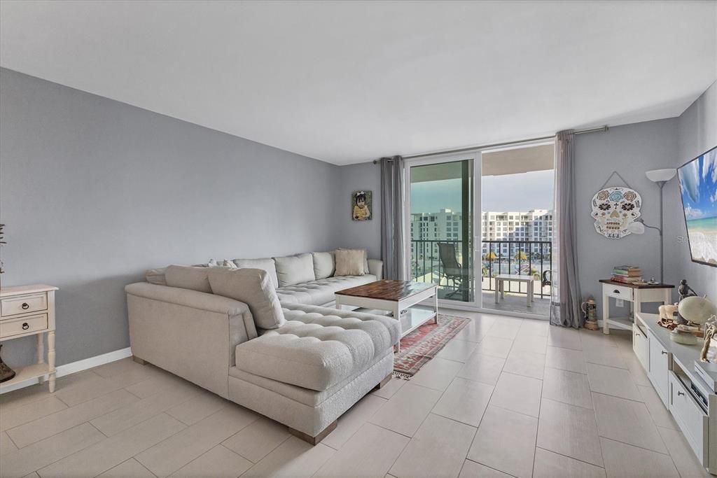 На продажу: $599,000 (2 спален, 2 ванн, 1200 Квадратных фут)