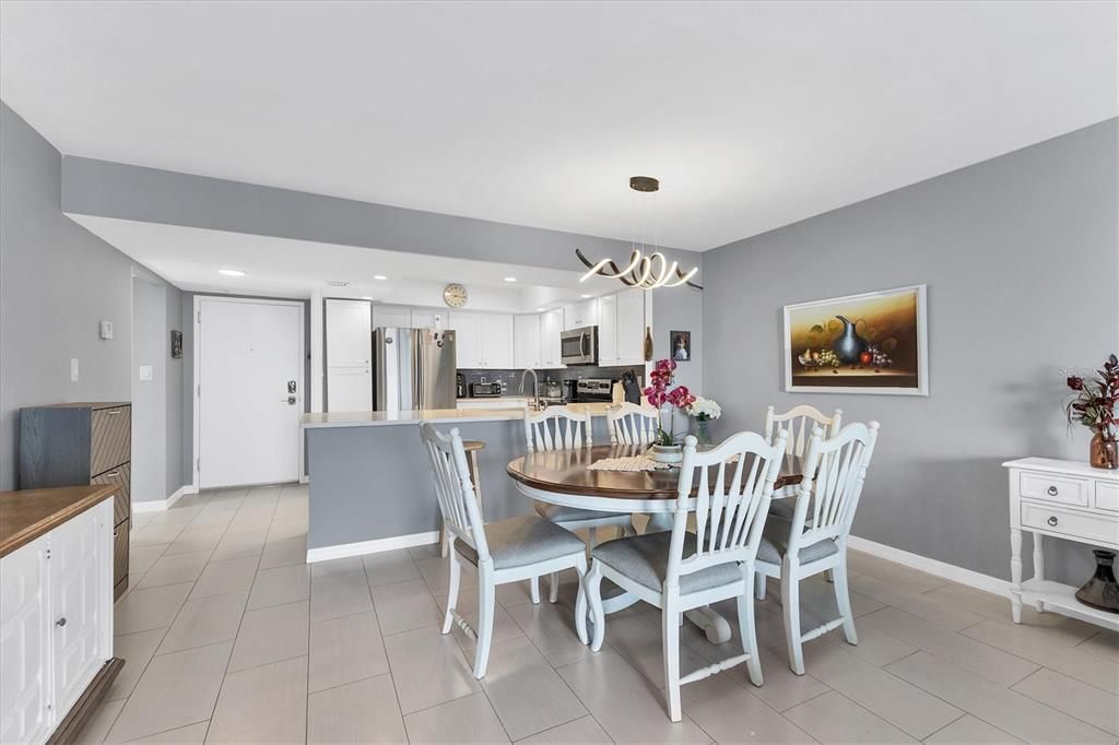 На продажу: $599,000 (2 спален, 2 ванн, 1200 Квадратных фут)