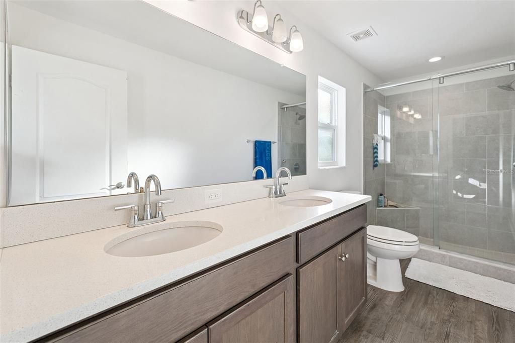 На продажу: $332,000 (3 спален, 2 ванн, 1834 Квадратных фут)