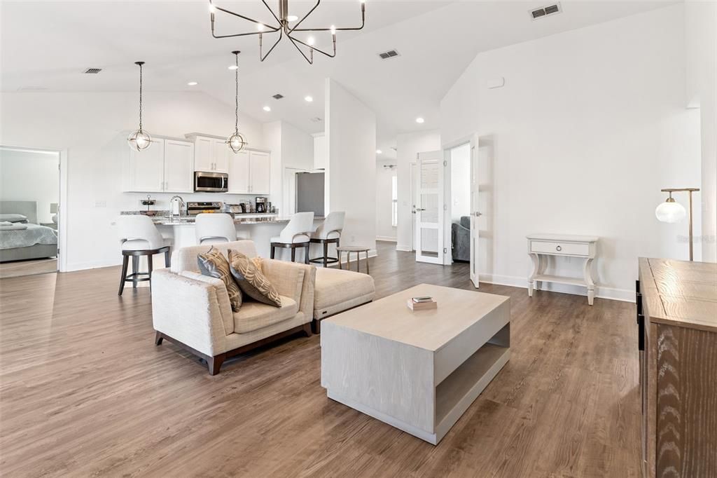 На продажу: $332,000 (3 спален, 2 ванн, 1834 Квадратных фут)