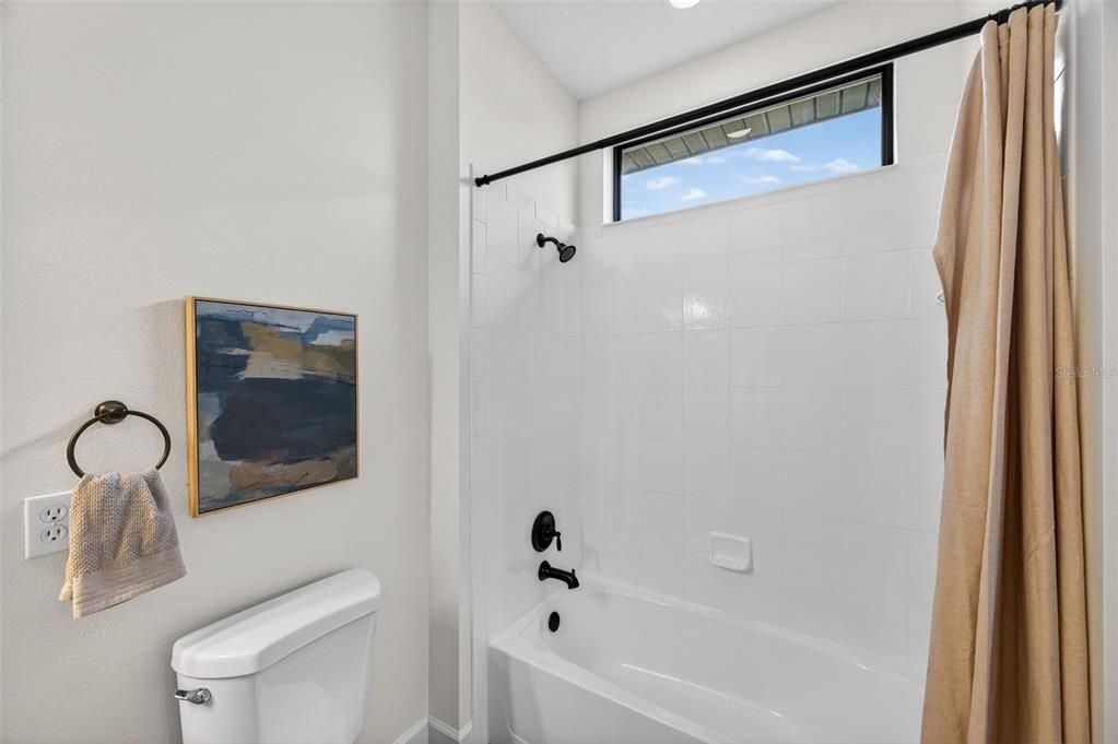 待售: $389,000 (2 贝兹, 3 浴室, 1933 平方英尺)