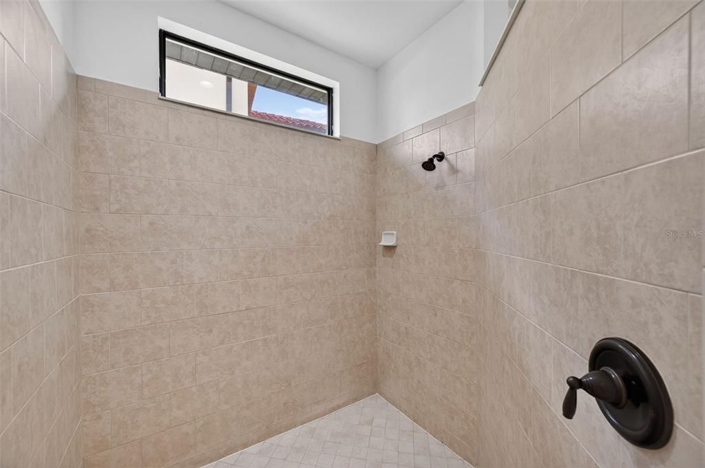 待售: $389,000 (2 贝兹, 3 浴室, 1933 平方英尺)