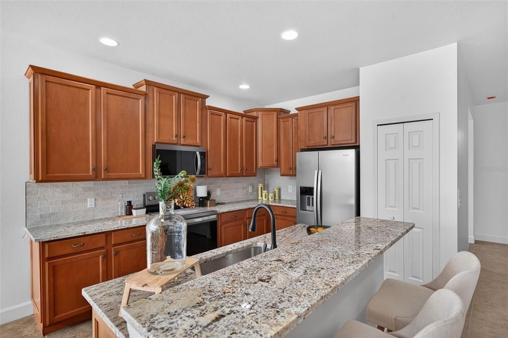 待售: $389,000 (2 贝兹, 3 浴室, 1933 平方英尺)